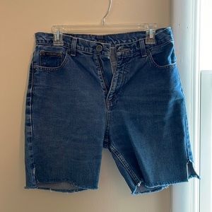 Denim shorts, mid thigh length